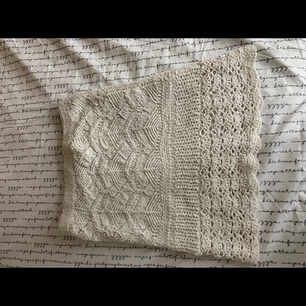 White holilister skirt